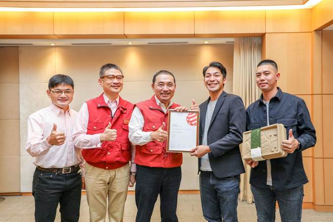 红点设计奖加持 新北金瓜三号茶山礼盒夯。（新北市农叶局提供）