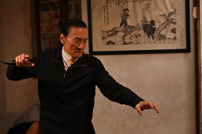 谢贤在《杀出个黄昏》中有多个动作场面。（华映提供）