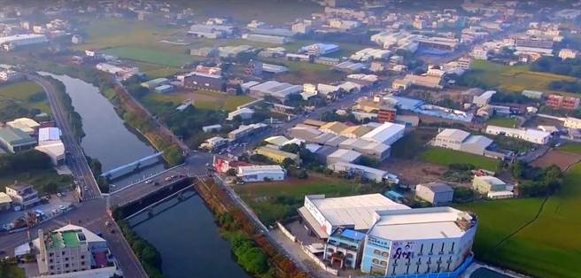 彰化交流道特定区内未登记工厂密集，县府划定产业发展区，只要土地整合超过2公顷，得以申请变更乙种工业区，6年来首度出现突破，彰化市及秀水乡有2处土地完成整合。（彰化县政府提供／吴敏菁彰化传真）