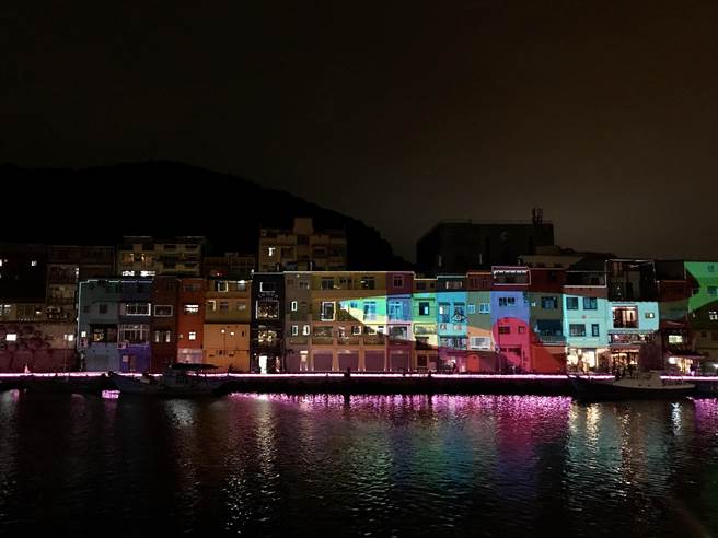 基隆市政府观销处编列950万元预算举办光雕秀，市议员意见分歧，主席裁示预算保留送大会。（陈彩玲摄）