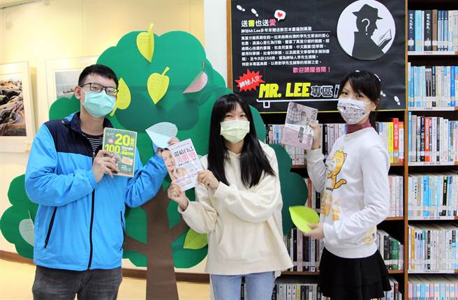 萬里分館特別設置「Mr.Lee書香專區」。（新北市立圖書館提供）