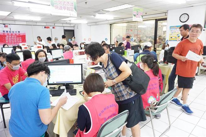 综所税免税额调涨4千元，明年减税95.7亿元。（图／本报资料照）