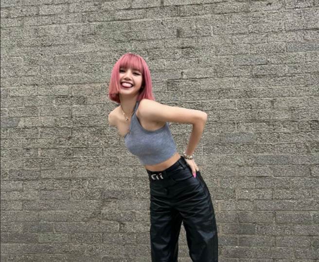 南韩超人气女团BLACKPINK成员Lisa惊传确诊新冠肺炎。(图/ 摘自BLACKPINK Lisa IG)