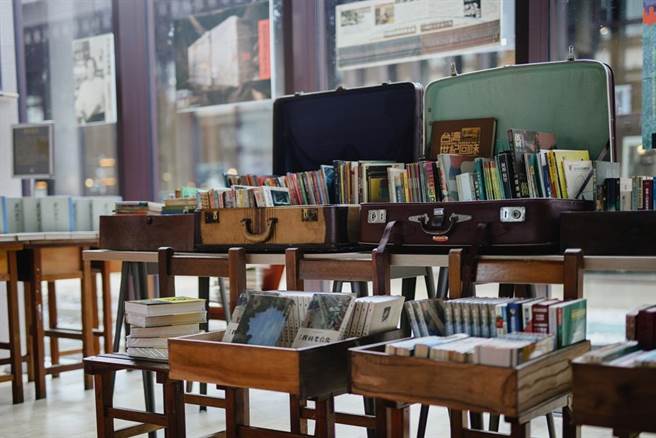 「重返我们的老台北」特展精彩重现1980年代经典书报。（礁溪老爷酒店提供）