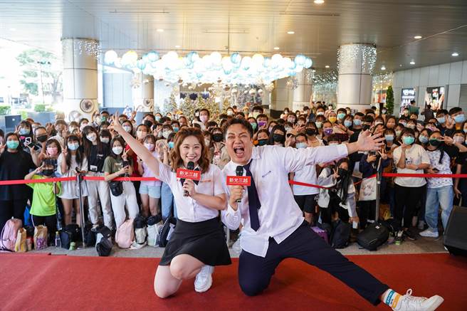 关韶文、焦凡凡日前在高雄举办签唱会。（关韶文经纪人提供）