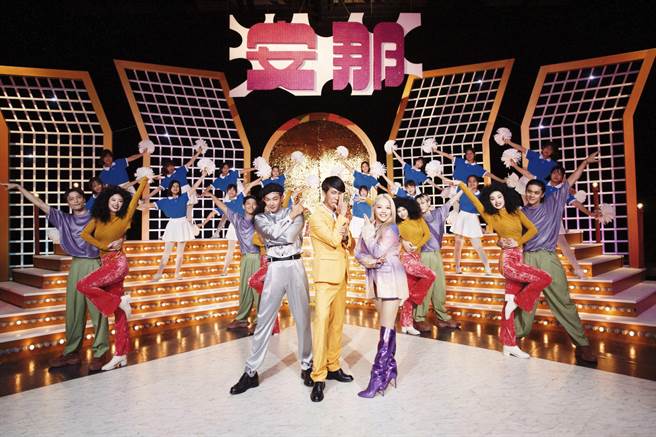 安那将一些不属于她年代的老派Pose表现的相当传神与到位。(野声音娱乐提供)