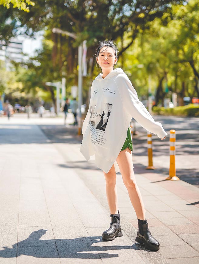 小S主持新节目《熙娣想聊》，制作人是姊姊大S。（CATCHPLAY提供）