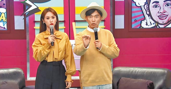 吴宗宪与女儿Sandy主持《小明星大跟班》互动逗趣。（中天综合台提供）