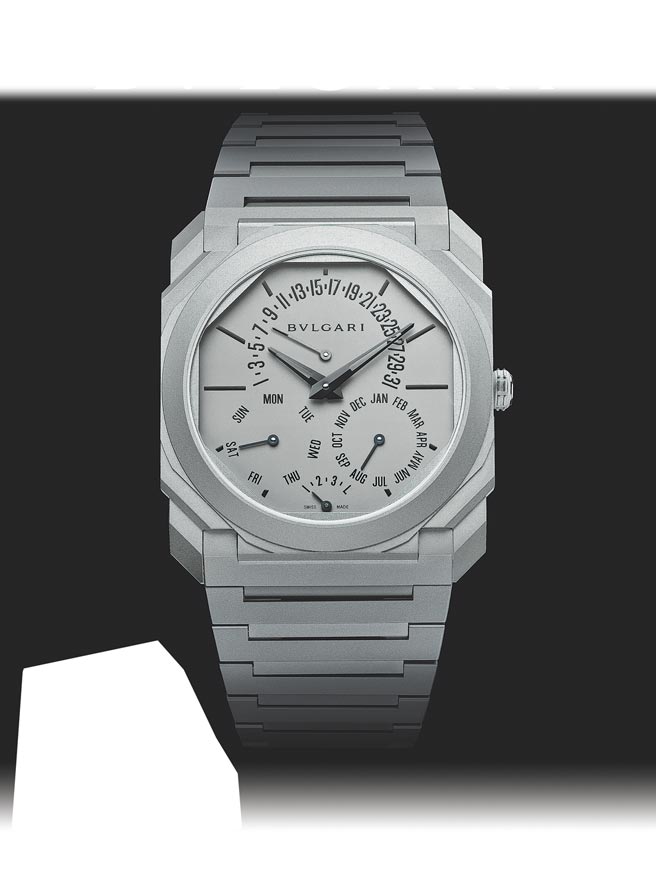 金指針獎寶格麗以Octo Finissimo Perpetual Calendar超薄萬年曆腕表榮獲日內瓦鐘表大賞最大獎項「金指針獎」。（寶格麗提供）