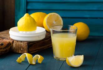 多喝檸檬汁可改善腎結石？醫曝這2件事更重要