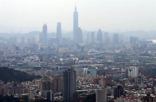 全台房市火热，各地房价不断上涨。图为北市大楼林立。（资料照/赵双杰摄）