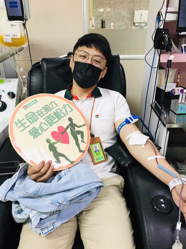 信义房屋台南区的同仁积极响应捐血活动，一整天共募得221袋血源。(图/信义房屋提供)