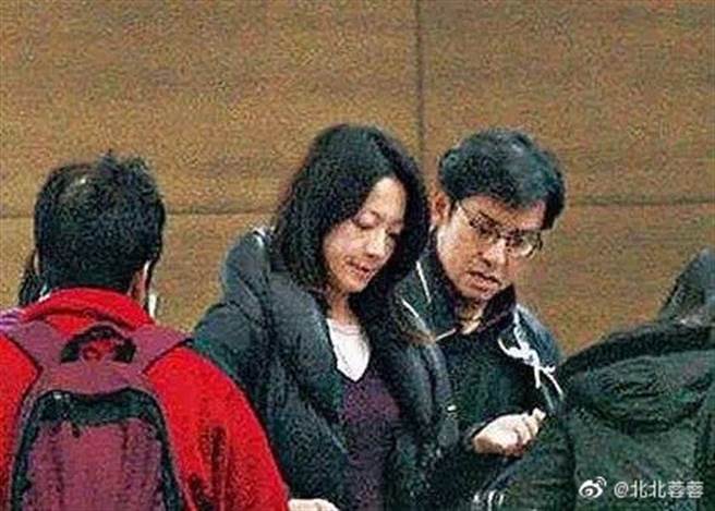 谭咏麟后来扶正小三朱咏婷。(图/翻摄自微博)