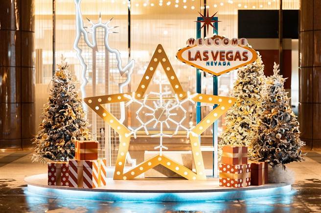 新光三越台中中港店「奇幻銀白耶誕村」有「美國時尚巡禮」（圖）、「法國浪漫之夜」、「西班牙魔幻噴泉」。（新光三越提供）