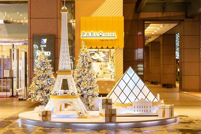 新光三越台中中港店「奇幻銀白耶誕村」有「美國時尚巡禮」、「法國浪漫之夜」（圖）、「西班牙魔幻噴泉」。（新光三越提供）