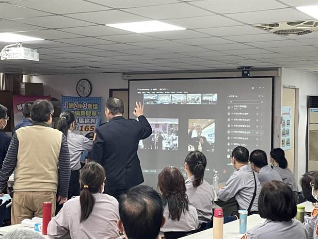 新北市永和警分局今（25日）召集永和義警中隊全體成員200多名，舉辦110年永和義警中隊常年訓練。（永和警分局提供）