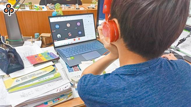 政府将针对全国中小学1年级至12年级全面推动数位学习精进计画，达成「班班有网路，生生用平板」。（示意图/本报资料照片）