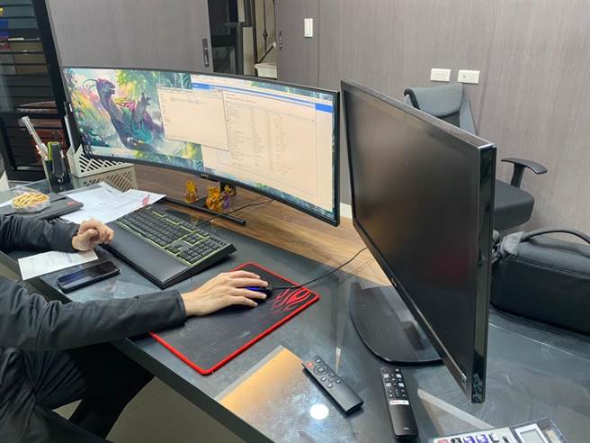 台中警方指出，自5月份迄今該集團非法金流高達人民幣5.4億元（換算新台幣約23億元）。（台中市警察局提供／張妍溱台中傳真）