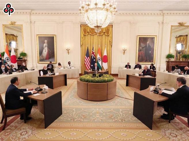 澳媒指澳洲考慮非官方抵制北京冬奧會，在等拜登政府決定。圖為今年9月24日美國總統拜登在白宮舉行美日印澳「四方安全對話」領導人峰會，左起日本首相菅義偉、印度總理莫迪、美國總統拜登、澳洲總理莫里森。（摘自日本首相官邸臉書）