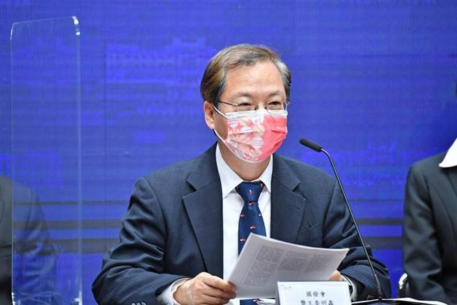 （龚明鑫说明访中东欧成果。图／行政院提供）