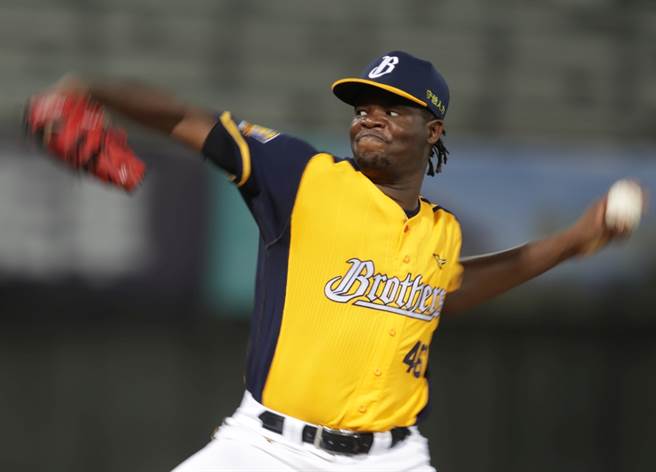 中信兄弟先发投手德保拉。（报系资料照／季志翔摄）