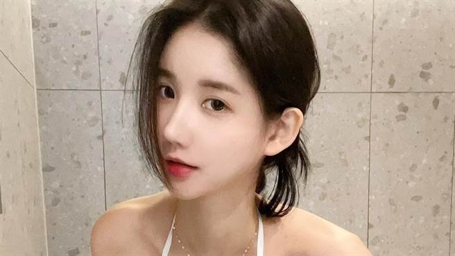 南韩网红MIU近日在IG上晒出一系列辣照。（图／IG@2km2km）