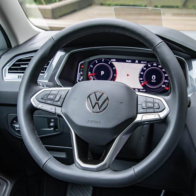 多功能方向盘。（陈大任摄）