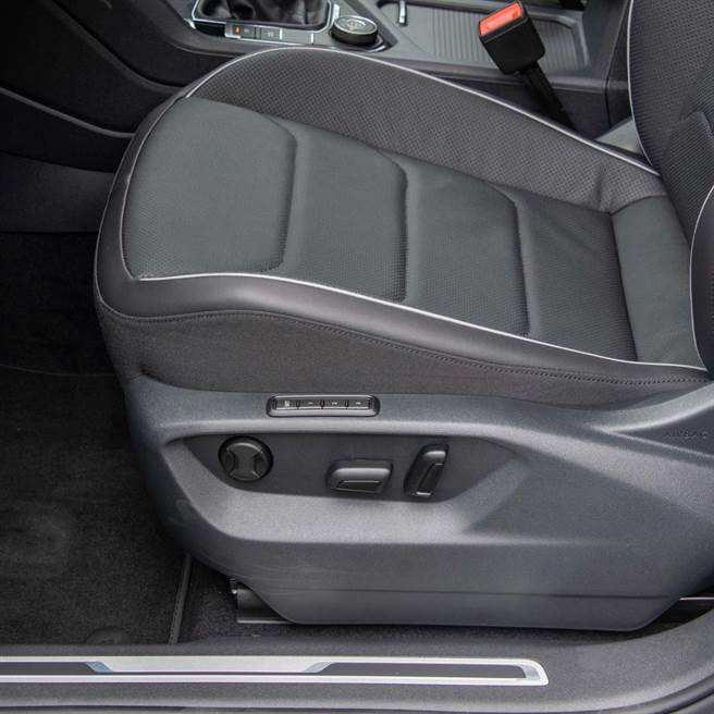 双电动前座附加通风及加热贴心功能。（陈大任摄）