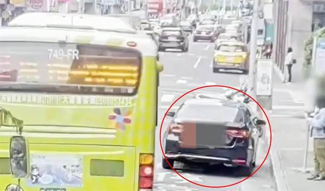 24岁高姓男子和女友一时无聊，两人玩起绑架游戏耍路人，因玩笑开过头，最后被依诬告罪送办。(翻摄自影片)