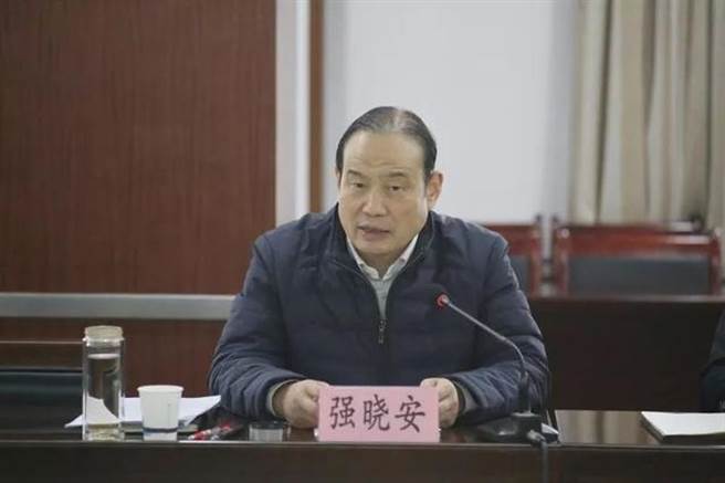 西安经济学博士前副市长强小安曾用名强晓安，涉贪近4亿元：拉关系进小圈子，机关算尽，连植髮费也让人出。（北京青年报）