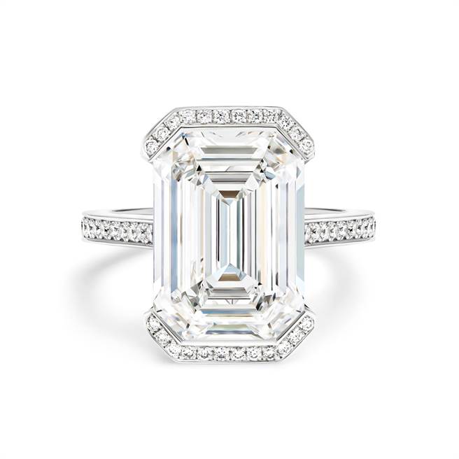 De Beers顶级美钻系列祖母绿切割钻石戒指，主石为7.27克拉钻石。 （De Beers提供）