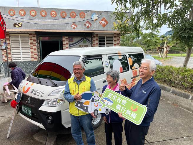 花蓮富里鄉大眾運輸不普及，當地社區協會成立「幸福巴士2.0」，供有需求的民眾預約搭乘，25日正式通車。（花蓮監理站提供／羅亦晽花蓮傳真）