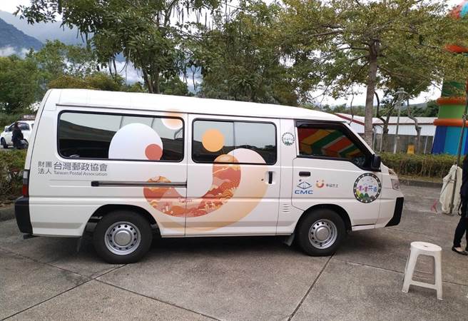 花蓮富里鄉大眾運輸不普及，當地社區協會成立「幸福巴士2.0」，供有需求的民眾預約搭乘，25日正式通車。（花蓮縣政府提供／羅亦晽花蓮傳真）