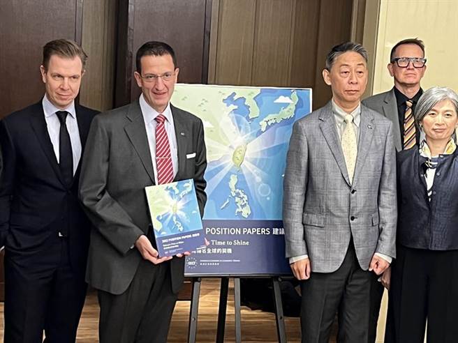 欧洲商会提出2022年建议书。图／彭媁琳
