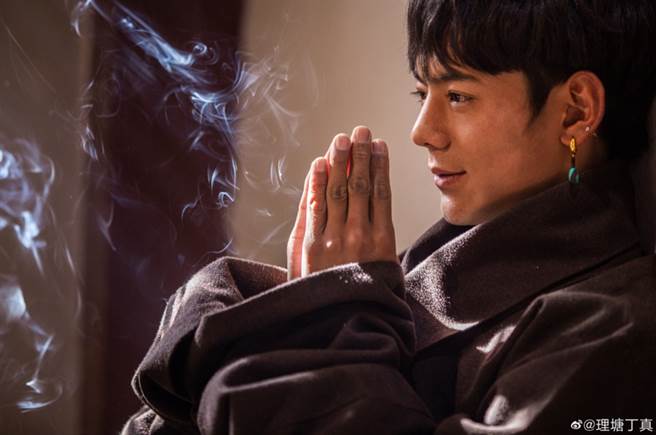 大陆四川甘孜藏族青年丁真（丁真珍珠）。(图/ 摘自理塘丁真微博)