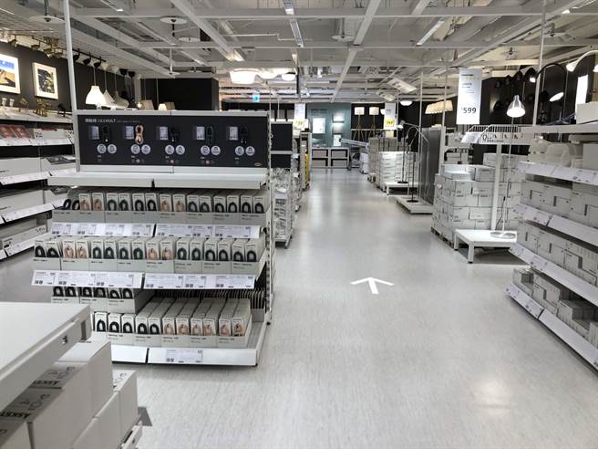IKEA城市店装以灰白简约色调为主。（林欣仪摄）