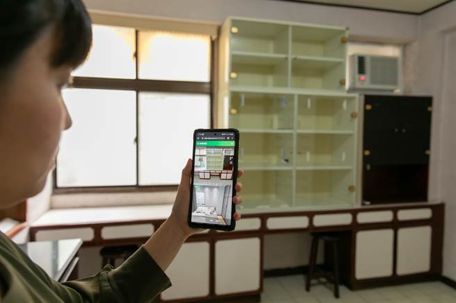 信义房屋DiNDON智能赏屋，获2021数位奇点奖最佳AI应用奖银奖。(图/信义房屋提供)

