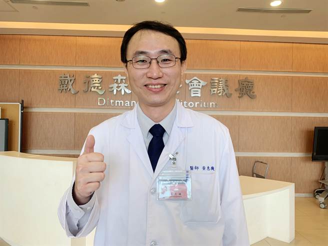 嘉义基督教医院骨科部手外科主任黄惠鑛说，透过臂神经丛、神经绕道手术，搭配术后简易復健及中医针灸治疗等，能帮助一些错过黄金復健时期的病人恢復功能。（吕妍庭摄）