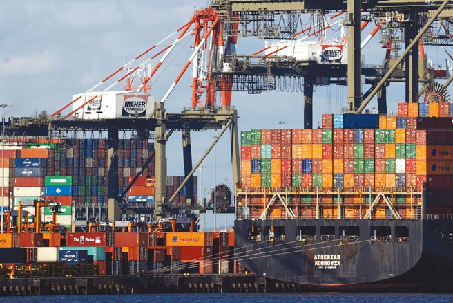 國際海運總會（ICS）會長波森近日表示，全球供應鏈已經度過最糟情況。圖／路透