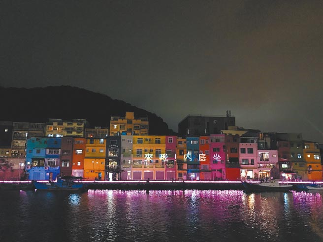 基隆市政府观销处新增950万元预算举办光雕秀，引发讨论，预算审查会主席最终裁示保留送大会。（陈彩玲摄）