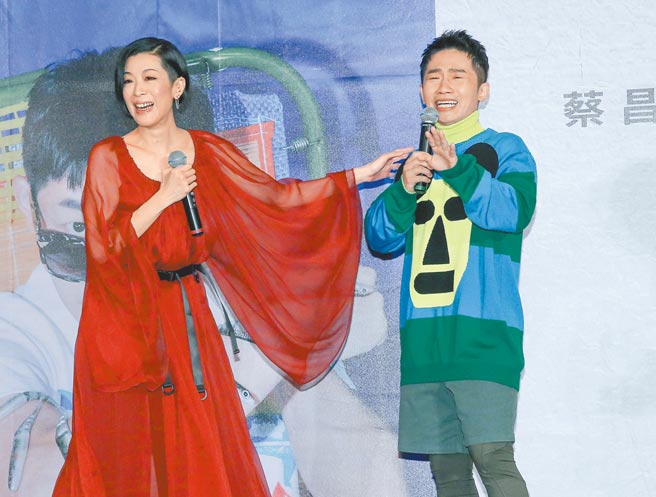 蔡昌宪（右）在现场一见到陈珊妮亲自力挺，感动泪崩。（粘耿豪摄）