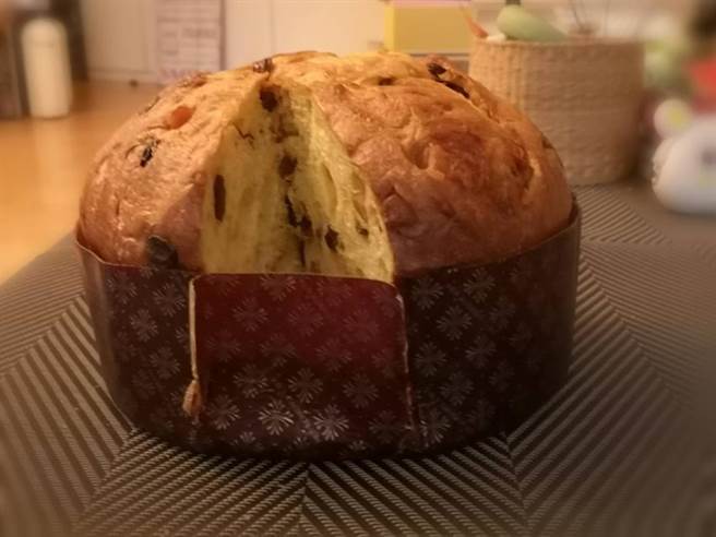 1公斤重「比赛版义大利水果麵包」，倾注吴宝春团队的心力，制作繁复、困难，仅能预约制作。图／姚舜