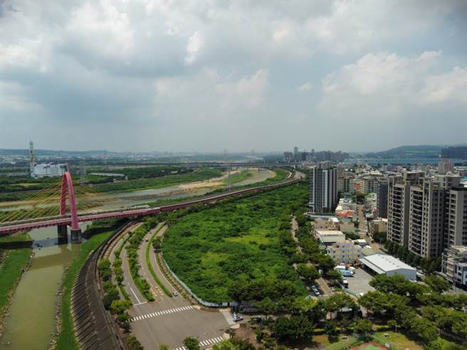 原「ATT乌日购物中心」逾1.5万坪土地招标案，将顺延至明年一月开标。图／普华国际提供