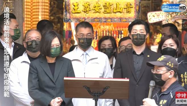 蔡英文到场为青山王圣诞祝寿。(取自中时新闻网直播)