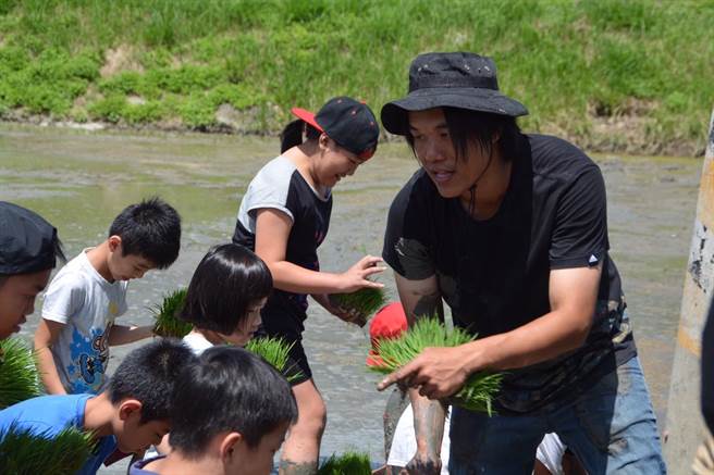 台東縣池上鄉青農魏瑞廷以新人之姿投入鄉長選舉。（魏瑞廷提供／蔡旻妤台東傳真）