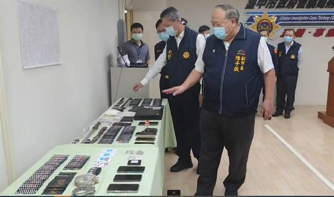 台中警方自辦「除暴安民專案」，26日開記者會說明，展現警方除暴績效。（台中市警察局提供／張妍溱台中傳真）