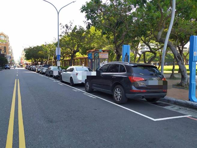 目前台中市汽车格共14万5471格、机车格共14万7672格，交通局将持续滚动检讨路边画设停车格，增加供给量。（台中市府提供／卢金足台中传真）