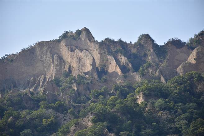 苗栗县三义乡火炎山是目前国内最夯的浅山。（谢明俊摄）