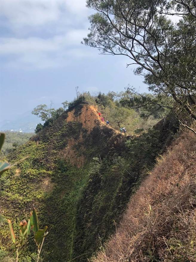 苗栗县三义乡火炎山是目前国内最夯的浅山，拥有许多特殊地形。（谢明俊摄）