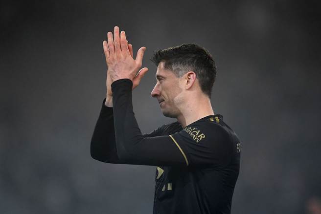 莱万 目前联赛12场攻进14球射手榜排第一（图片来源︰达志影像）